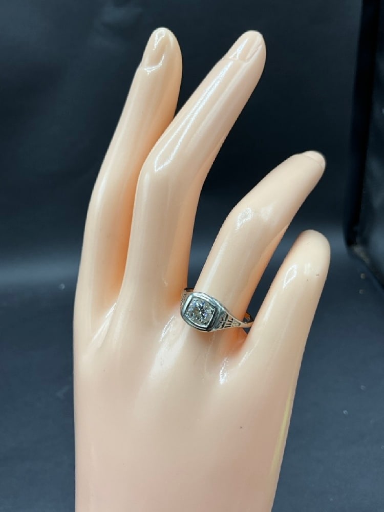 18K White Gold Lady's Diamond Ring (1 of 5)