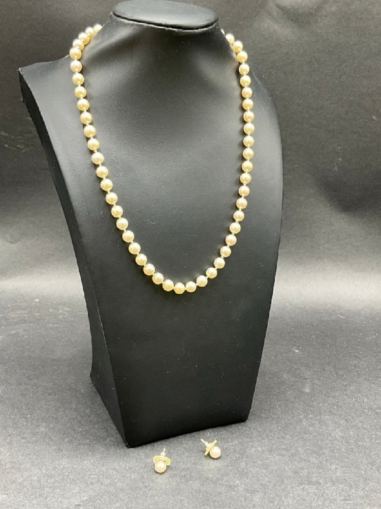 14K Yellow Gold Pearl Necklace and Earrings: 14K Yellow Gold Pearl Necklace and Earrings. Dimensions: 18”