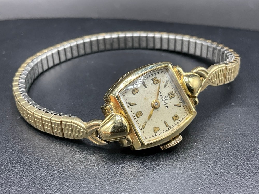 14K Yellow Gold Omega's Lady's Wristwatch: 14K Yellow Gold Omega's Lady's Wristwatch. Gold face and housing is 14K gold. Band is not gold. Please see photograph preview. Watch is in working order.