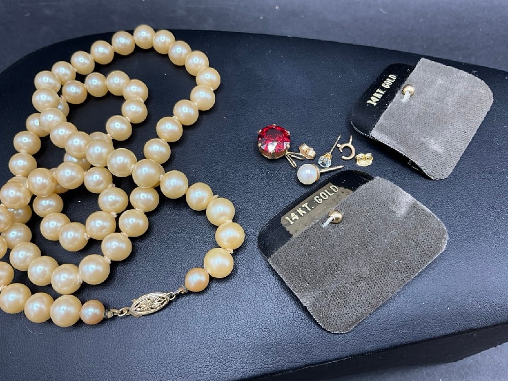 Estate Compiled 14K Gold Scrap Jewelry Group: Estate Compiled 14K Gold Scrap Jewelry Group. Faux pearl necklace with 14K gold clasp, pendants etc. Total weight: 3 grams.
