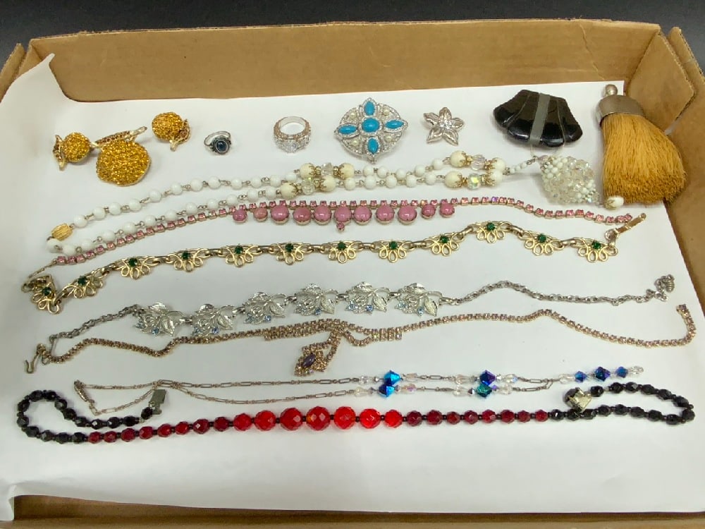 Vintage Costume Jewelry Grouping - Bellini, Bakelite Belt Buckle: Vintage Costume Jewelry Grouping - Bellini, Bakelite Belt Buckle. As seen in photograph preview.