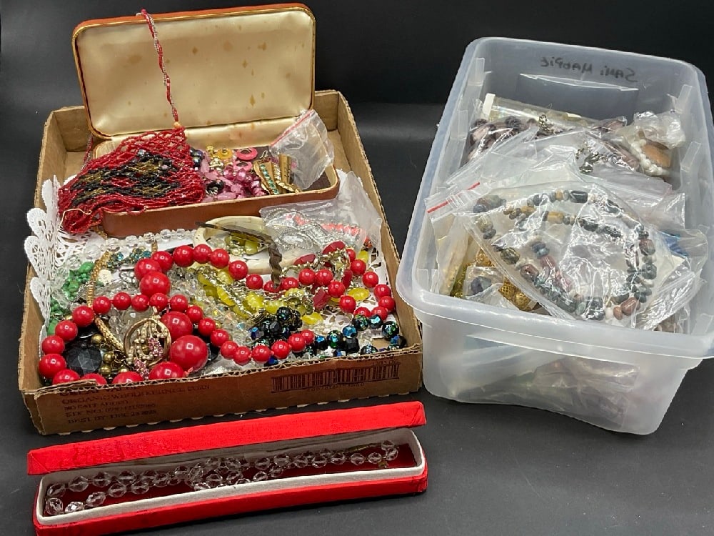 Large Bead, Rhinestone & Crystal Jewelry Grouping: Large Bead, Rhinestone & Crystal Jewelry Grouping . As seen in photograph preview.