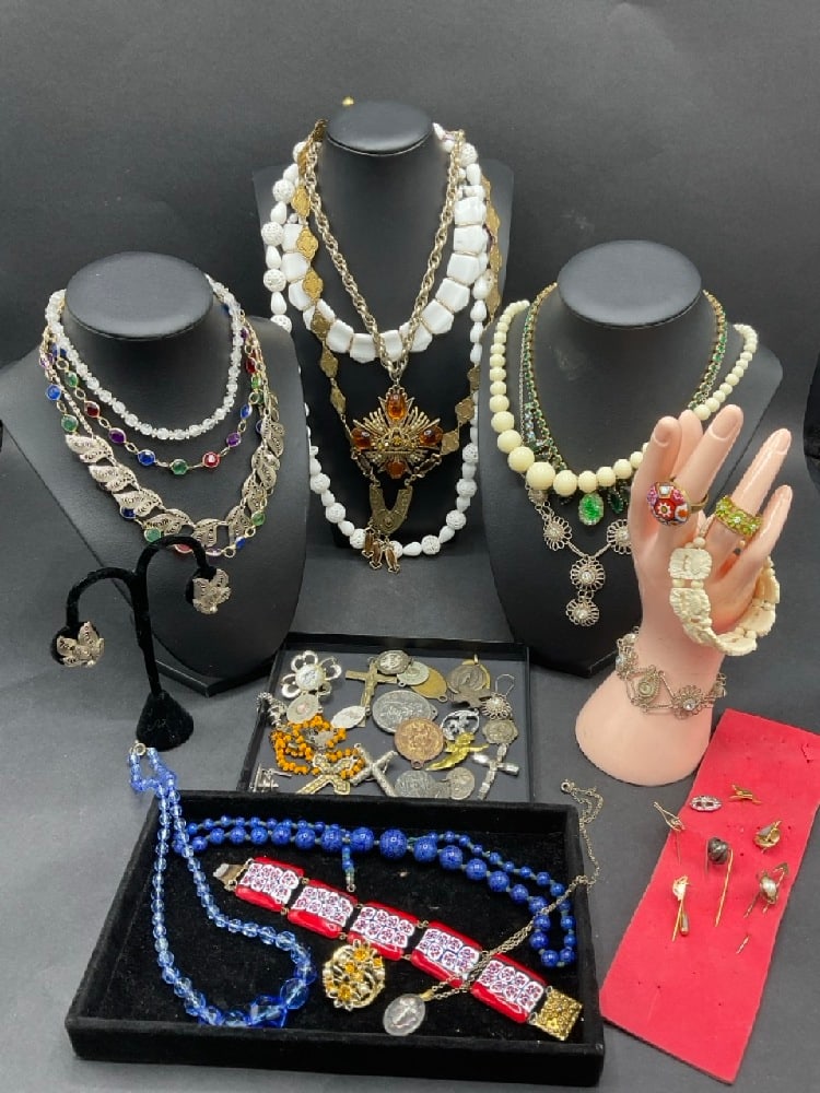 Mixed Costume Jewelry w/ Religious Pieces: Mixed Costume Jewelry w/ Religious Pieces.