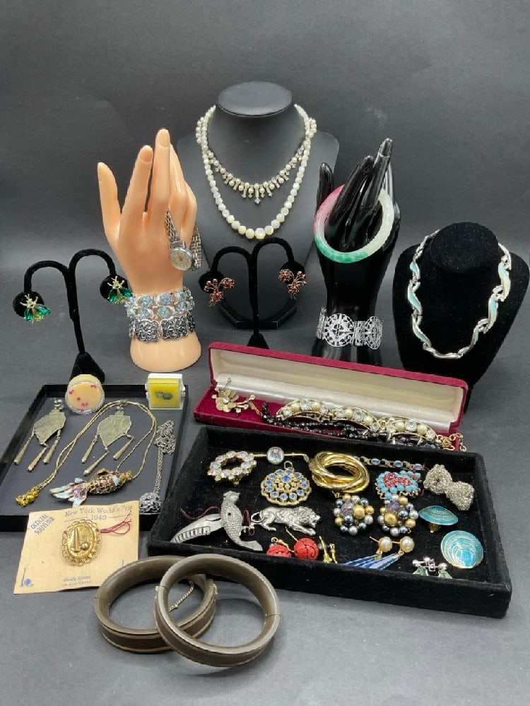 Mixed Vintage Costume Jewelry Lot (1 of 4)
