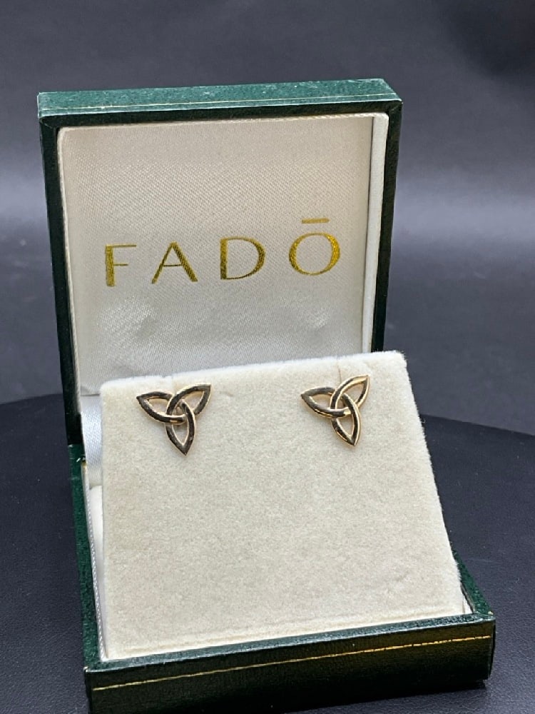 10K (417) Yellow Gold Irish Celtic Pierced Earrings: 10K (417) Yellow Gold Irish Celtic Pierced Earrings.Dimensions: 1/2” .Total weight: 1.1 grams.