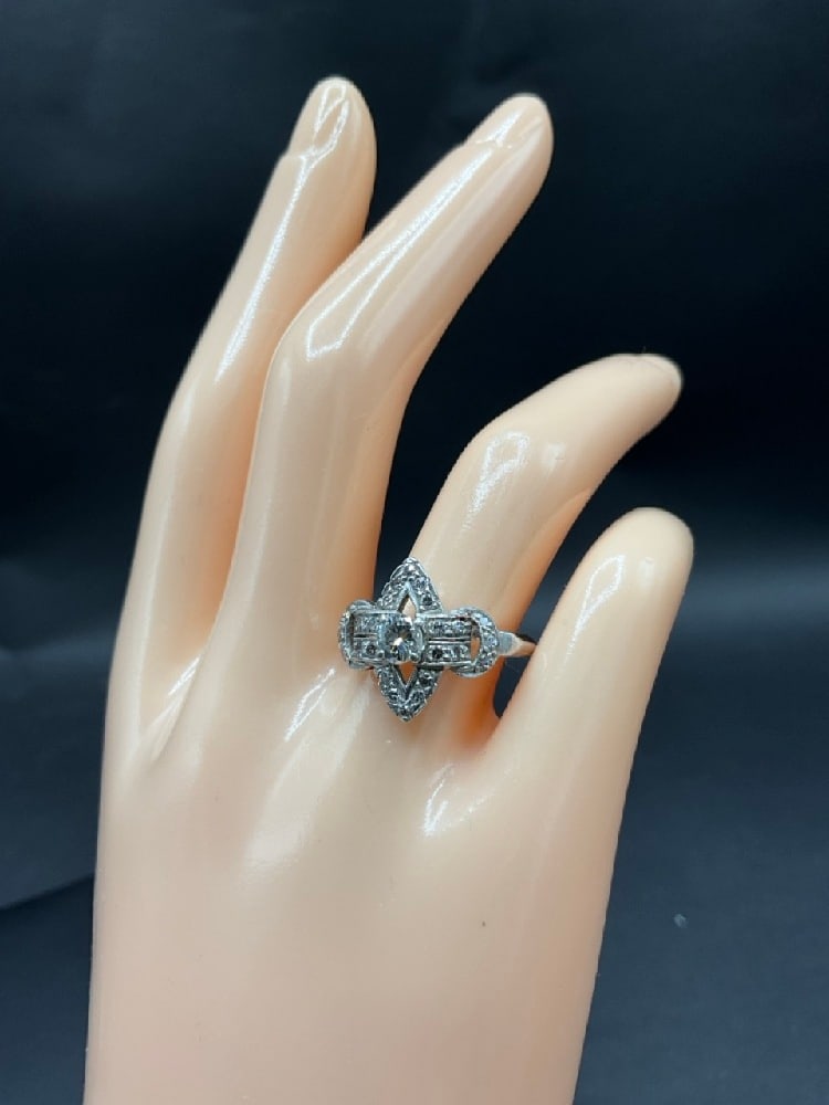 Fine Vintage Art Deco Period Platinum and Diamond Lady's Ring (1 of 6)