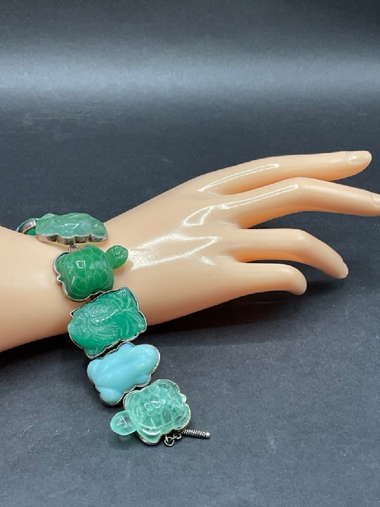 Amy Kahn Russell Signed Gemstone and Sterling Silver Frog and Turtle Bracelet: Amy Kahn Russell Signed Gemstone and Sterling Silver Frog and Turtle Bracelet with green Chryoprase, Adventurine and Amazonite stones. Dimensions: 8 1/4”l and 1 3/8” width. Total weight: 1