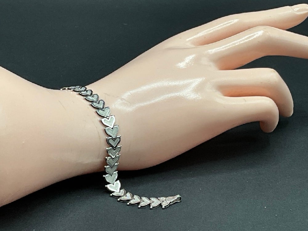 14K White Gold Italian Hearts Bracelet: 14K White Gold Italian Hearts Bracelet. Reversible. Signed M.C.S. Italy. Dimensions: 7 1/2” 3/8” wideTotal weight: 9.2 grams.