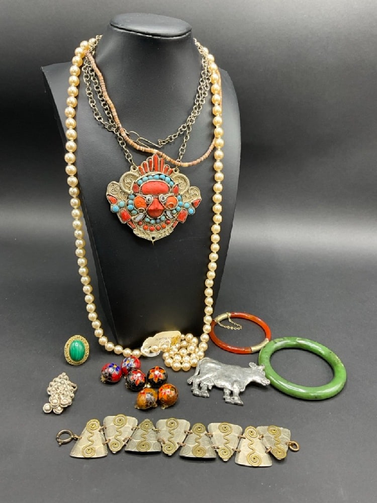 Compiled Vintage Costume Jewelry Group Lot: Compiled Vintage Costume Jewelry Group Lot.