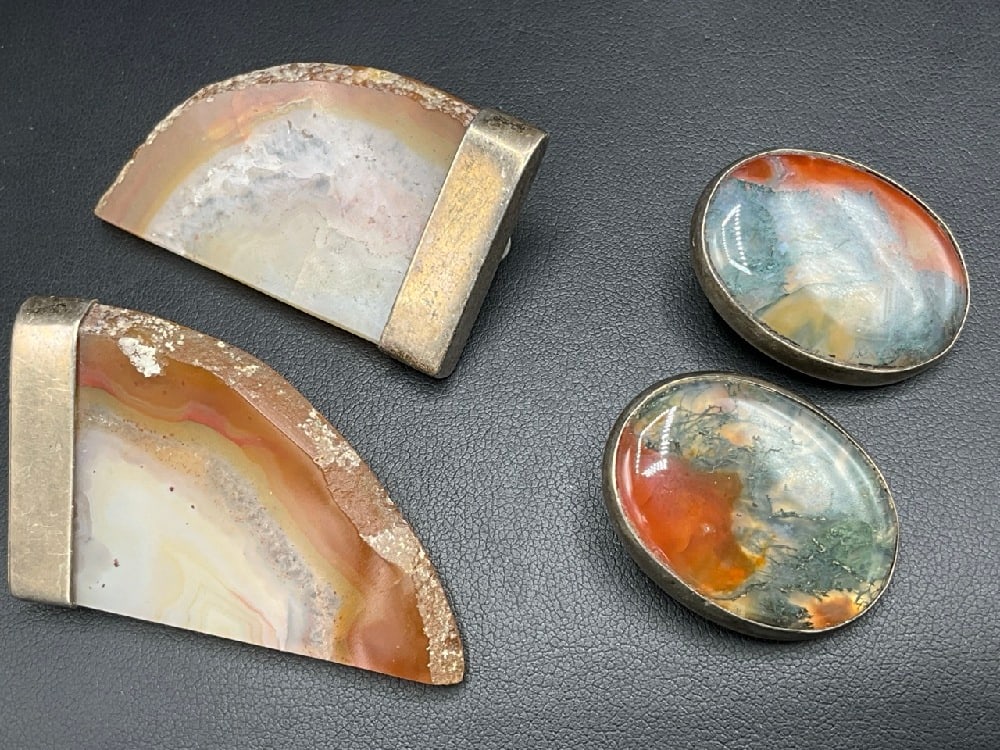 Moss Agate and Agate Sterling Silver Earrings: Two pairs of nice Agate slab and Moss Agate Earrings. Mounted on sterling silver. Dimensions: 1 1/2” and 2” lengths