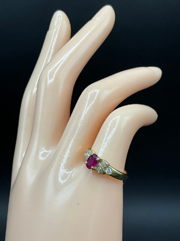 18K Yellow Gold Ruby and Diamond Ring: 18K Yellow Gold Ruby and Diamond Ring.Size 7.Total weight: 2.8 grams.