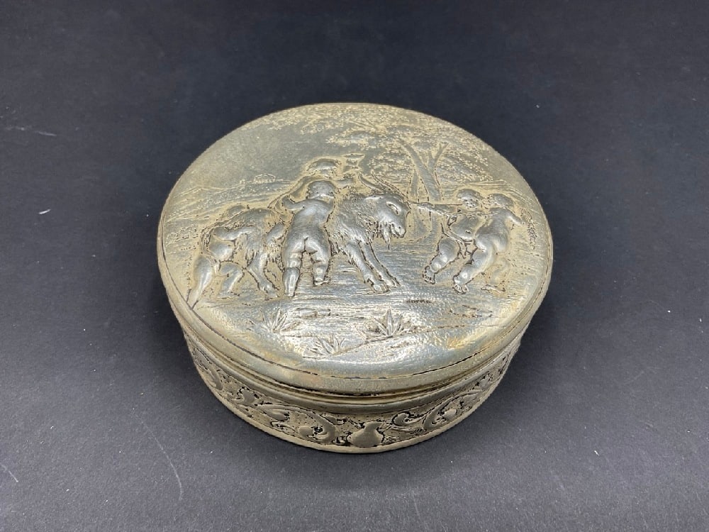 Sterling Silver Dresser Trinket Box: Sterling Silver Dresser Trinket Box.Good Condition, Please See Photograph Preview.Total Weight: 128.2 g