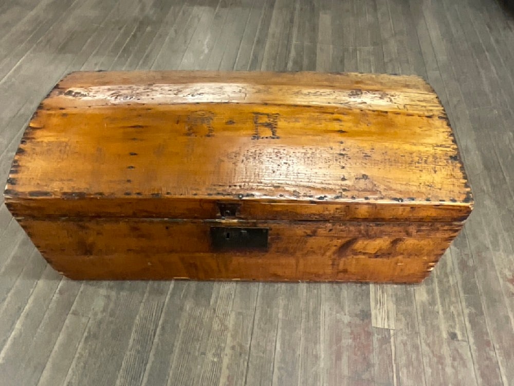 18th Century Scandinavian Suitcase Chest: 18th Century Scandinavian Suitcase Chest.Good Condition, Please See Photographs Preview Dimensions: 41”L x 20”W x 15”H