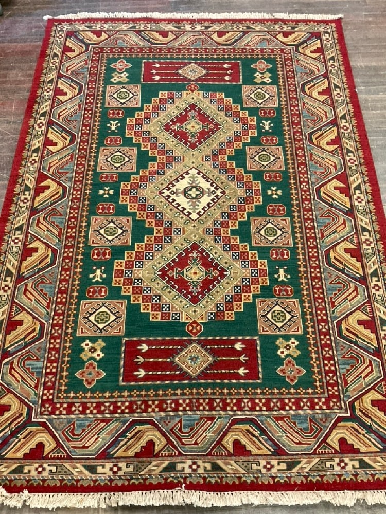 Indian Handwoven 100% Wool Rug - Sumak Design: Indian Handwoven 100% Wool Rug - Sumak Design. Dimensions: 9’ x 6’ 1”