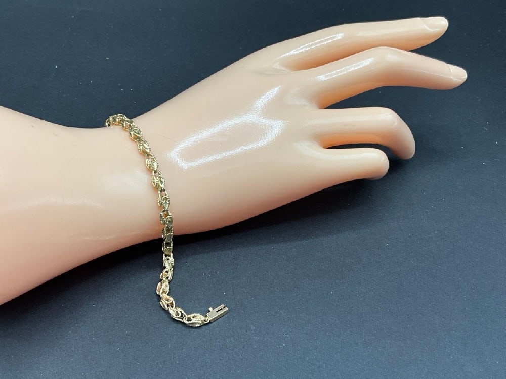 14K Yellow Gold Turkish Link Bracelet: 14K Yellow Gold Turkish Link Bracelet.Dimensions: 7 1/4” Total weight: 6.7 grams.
