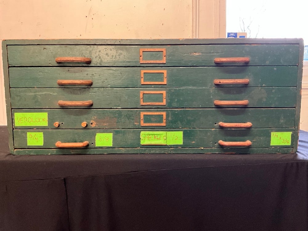 Vintage Industrial Flat Filing Cabinet Green Paint: Vintage Industrial Flat Filing Cabinet with Green Paint.Condition: One handle needs to be repaired. There is hardware to attach wheels. Dimensions: 16” x 40 1/2” x 27 1/2”