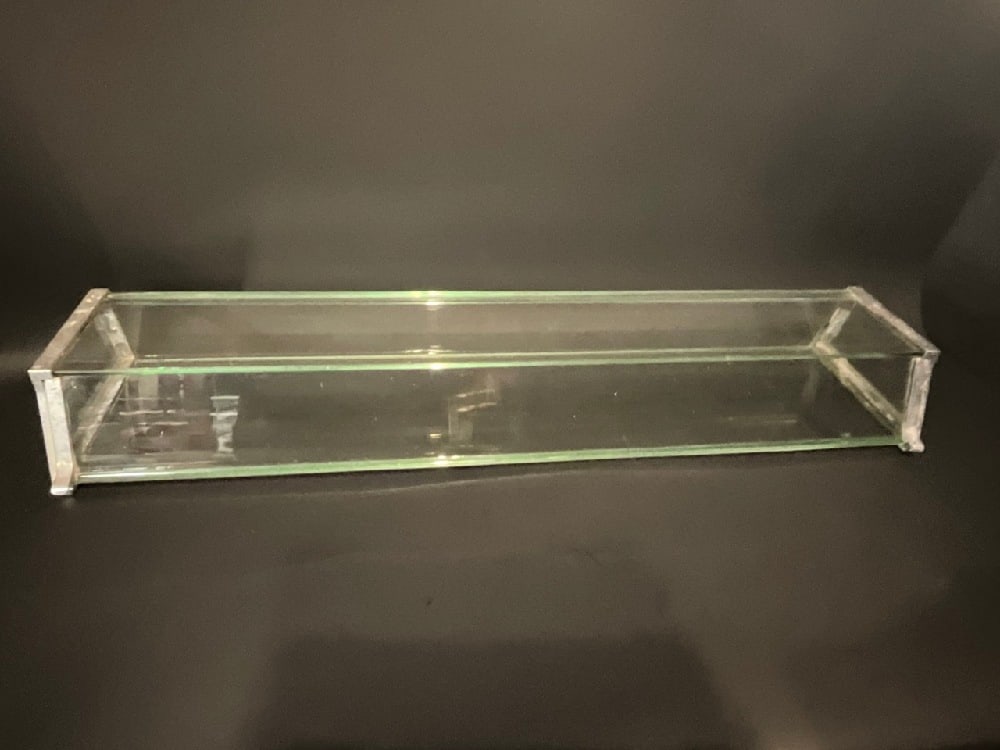 Glass Top Store Display- Slices of Pie: Glass Top Store Display, Ideal for Slices of Pie!Good Condition, Please See Photographs Preview ( Loose Glass Panel)Dimensions:37 1/2” L x 9”W x 5” H