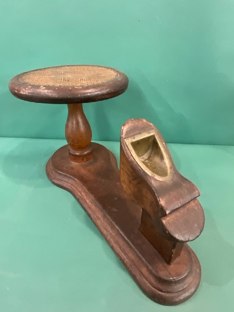 Early 1900's Shoe Shine Stool: Early 1900's Shoe Shine Stool.Good Condition, Please See Photograph Preview Dimensions: 26” D x 12 1/2”W x13” H