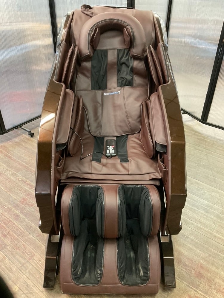 High End Medical Breakthrough 7 Massage Chair: High End Medical Breakthrough 7 Massage Chair. Barely Used. One Owner purchased within last two years. Client's Paid 9k. No Reserve after opening bid. Manual and paperwork included. Dimensions: 48&rdq