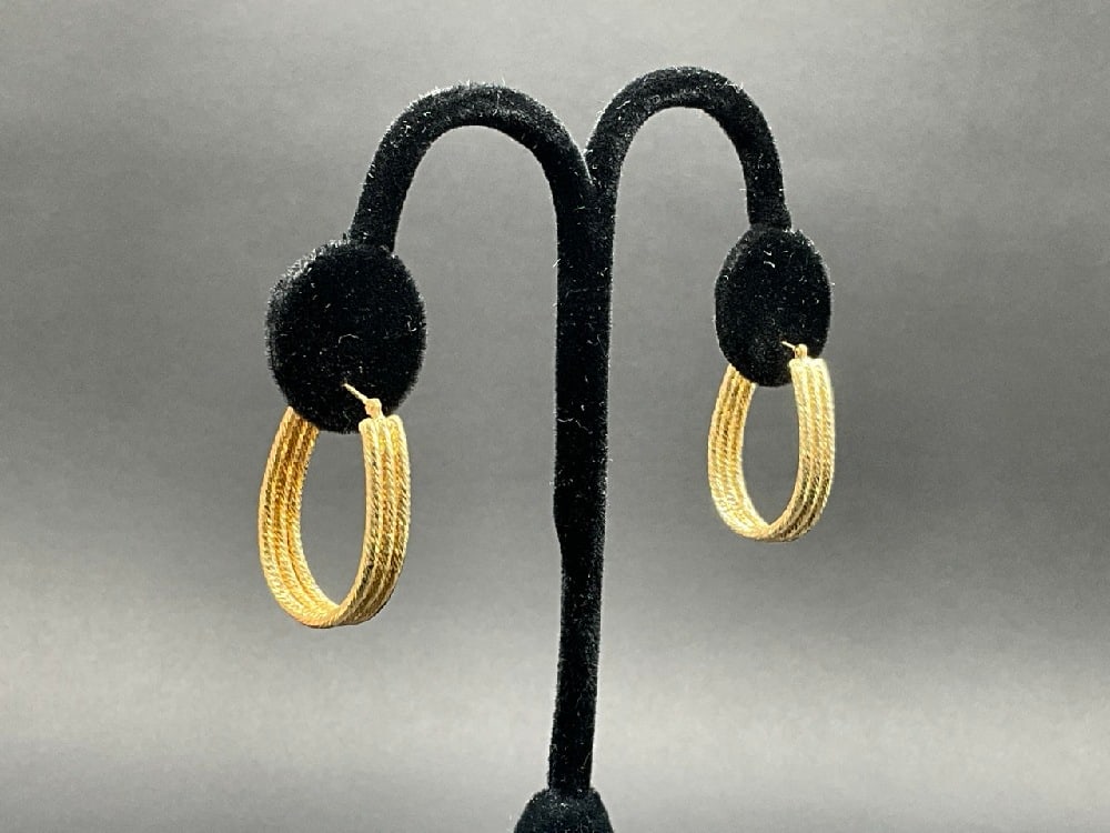 14K Yellow Gold Gold Multi Cable Hoops: 14K Yellow Gold Gold Multi Cable Hoops.Dimensions: 1 1/4” x 1/4” Total weight: 2.8 grams.