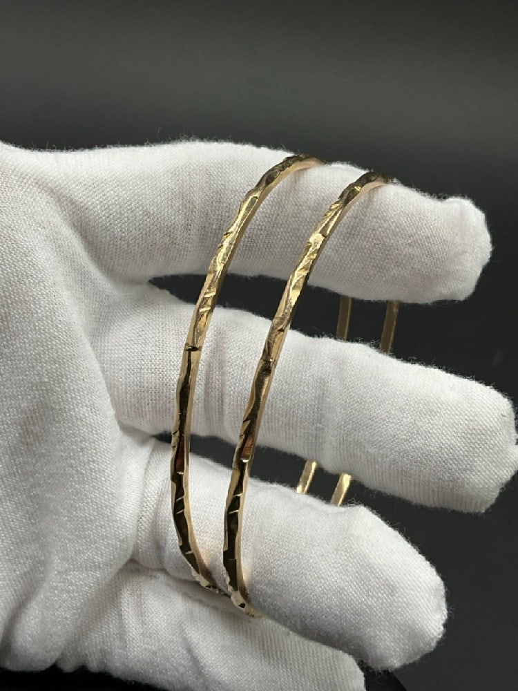 Two (2) 9ct Yellow Gold Solid Bangle Bracelets. - 2