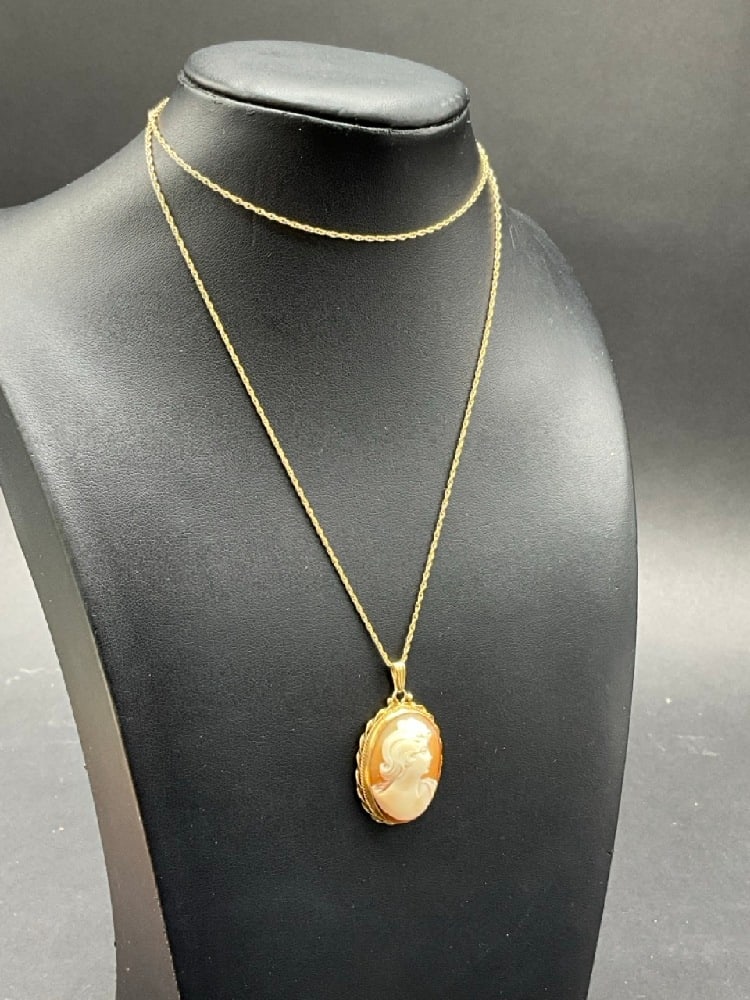14K Yellow Gold Cameo Pendant Necklace: 14K Yellow Gold Cameo Pendant Necklace.Dimensions: 24” chain and 1 1/2” pendant. otal weight: 6 grams.