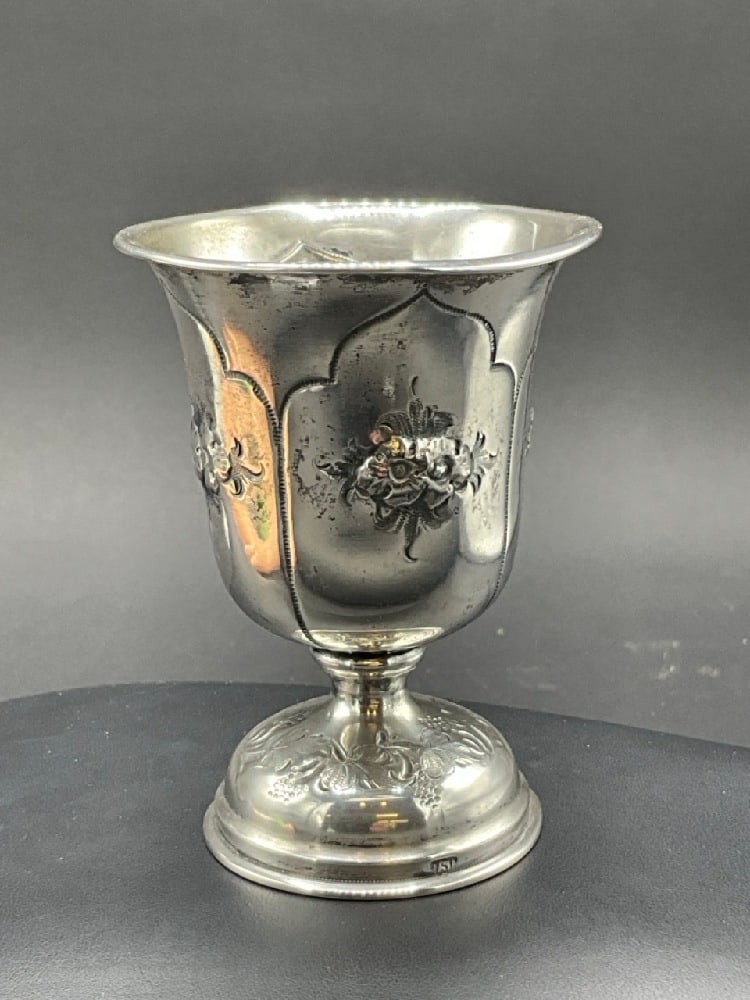Victorian European Silver Toothbrush Holder or Goblet.: Victorian European Silver Toothbrush Holder or Goblet. Marked 750 pure silver. Total weight: 52.1 grams Dimensions: 3 1/2” x 2 3/4”