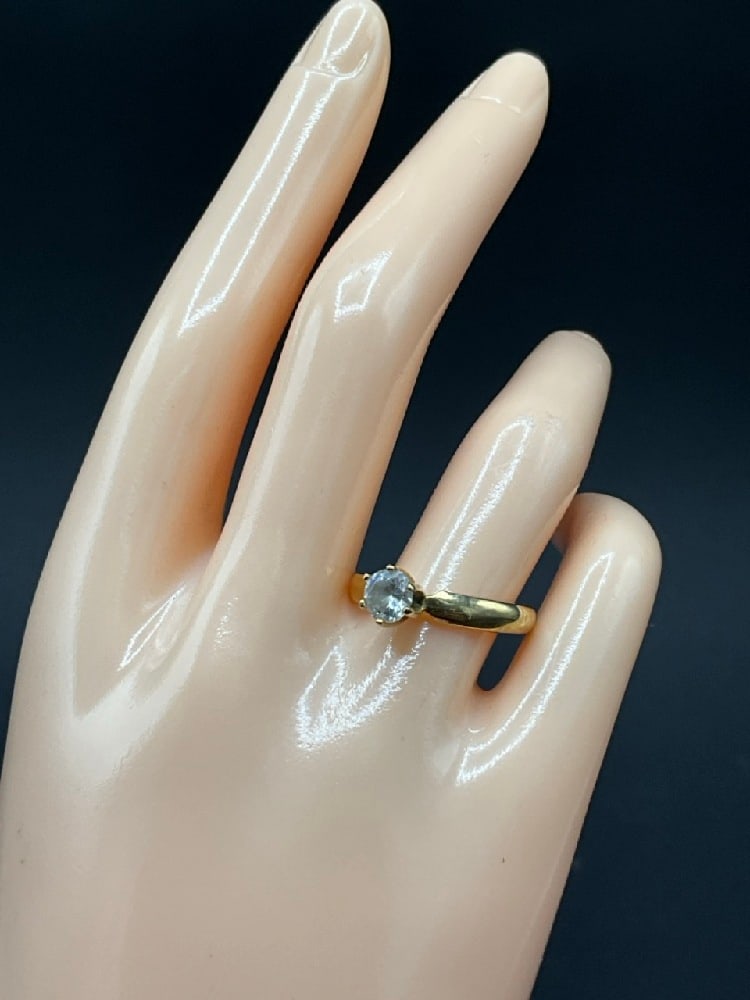 14K Yellow Gold CZ Diamond Ring.Size 8. Total weight: 3.1 grams.: 14K Yellow Gold CZ Diamond Ring.Size 8. Total weight: 3.1 grams.