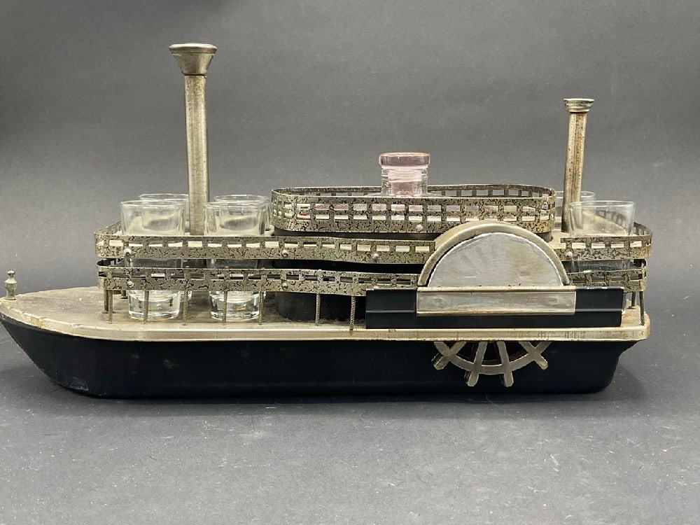 Natchez Steamboat Gerard Bertrand Decanter Bar Set: Natchez Steamboat Gerard Bertrand Decanter Bar SetDimensions:14”L x 5” W x 7” HGood Condition, Please See Preview Photographs