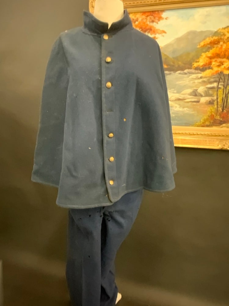 Indian War Cloak and Pants: Indian War Cloak and PantsH.B.& Co. Belt BuckleGood Condition, Please See Preview Photographs ( Noted Moth Holes)Size: Cape: Shoulder 14”, Length 23”L. Pants 30” Waist, 28” L