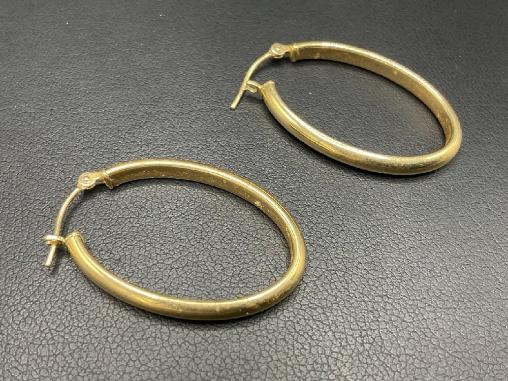 14K Yellow Gold Hoop Earrings: 14K Yellow Gold Hoop Earrings. Hollow form. Dimensions: 1” x 3/4” Total weight: 1.2 grams.