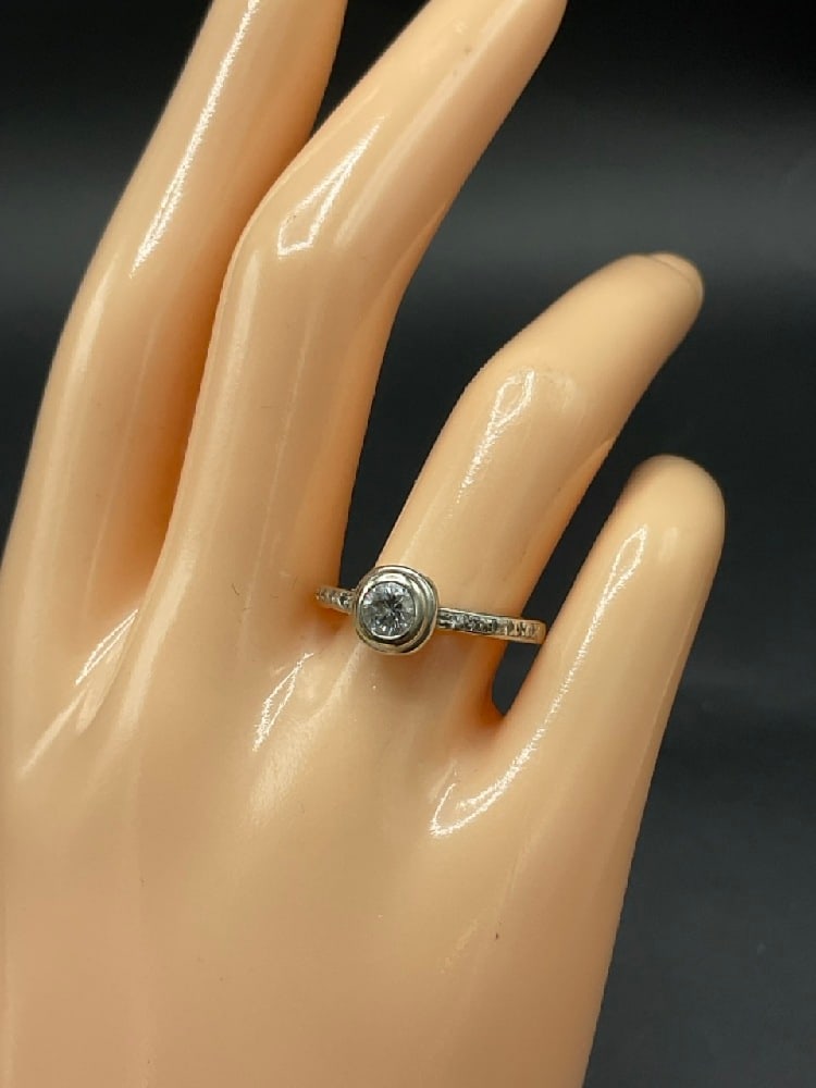 14K White Gold Diamond Ring - 2