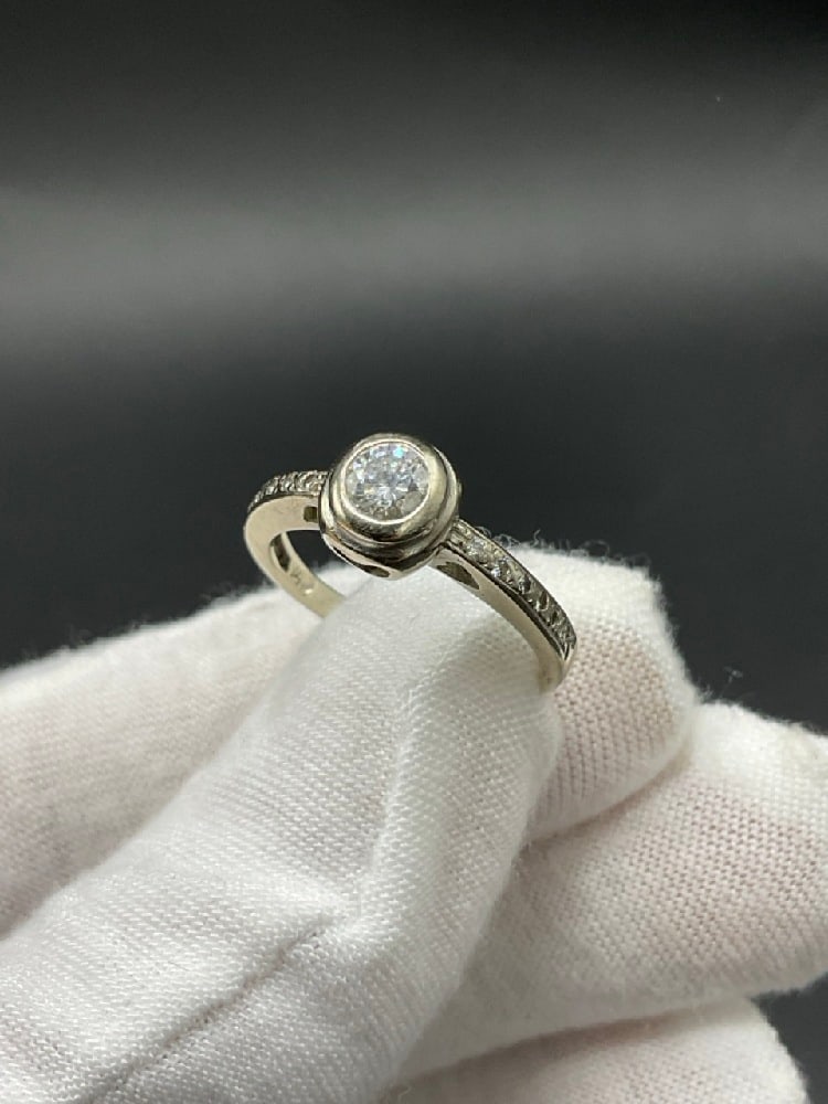 14K White Gold Diamond Ring - 3