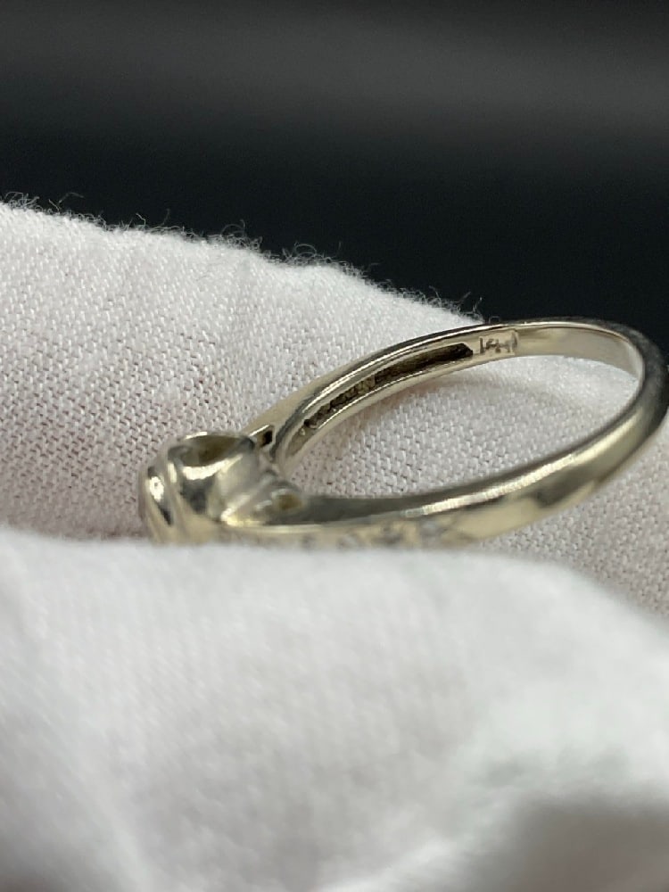 14K White Gold Diamond Ring - 4