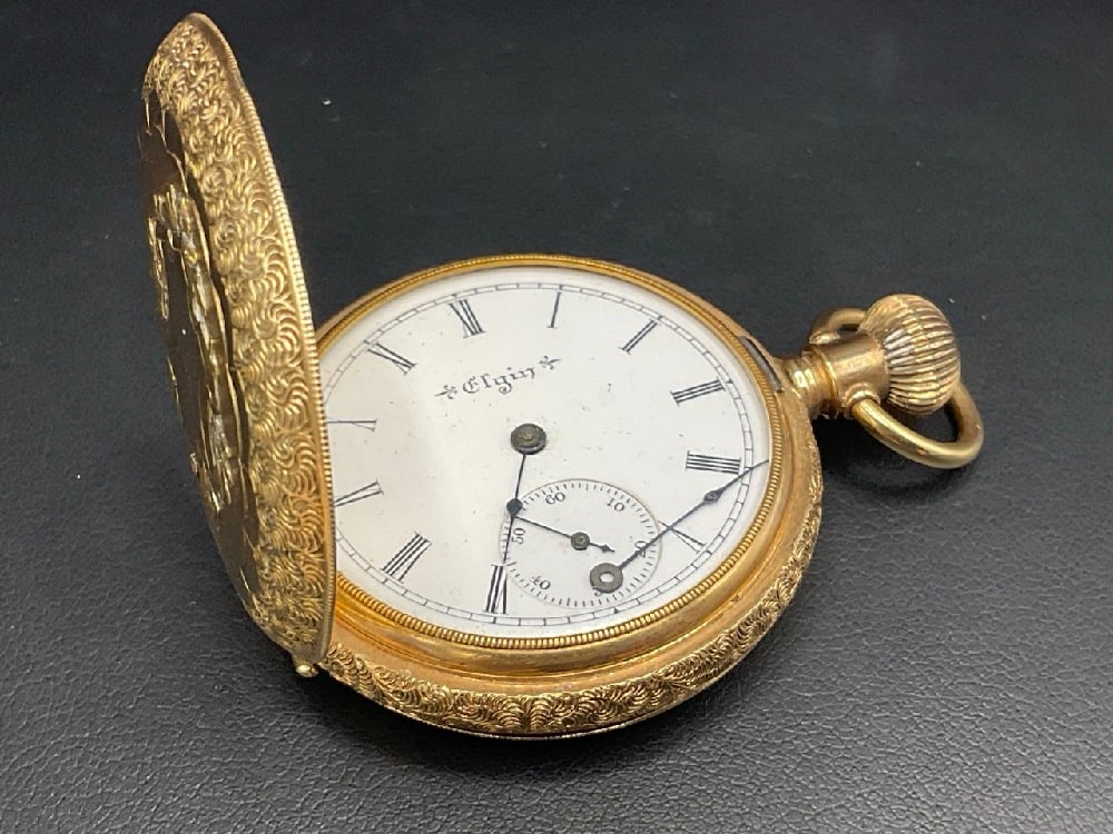 Elgin 15 Jewel 14K Yellow Gold Pocket Watch Hunt Case w/Bird: Elgin 15 Jewel 14K Yellow Gold Pocket Watch Hunt Case with fancy case with bird. 73139Grade 133 1899Serial no. 7821866size 6STotal weight: grams.