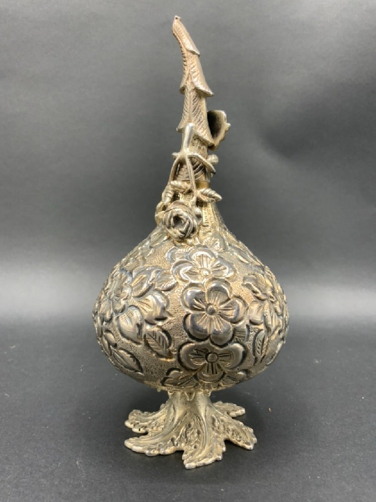 6 1/2?? Damar 900 Silver Rosewater Dispenser: 6 1/2” Damar 900 Silver Rosewater Dispenser.Total weight: 205 grams or 6.59 t oz. Dimensions: 6 1/2” x 2 3/4”