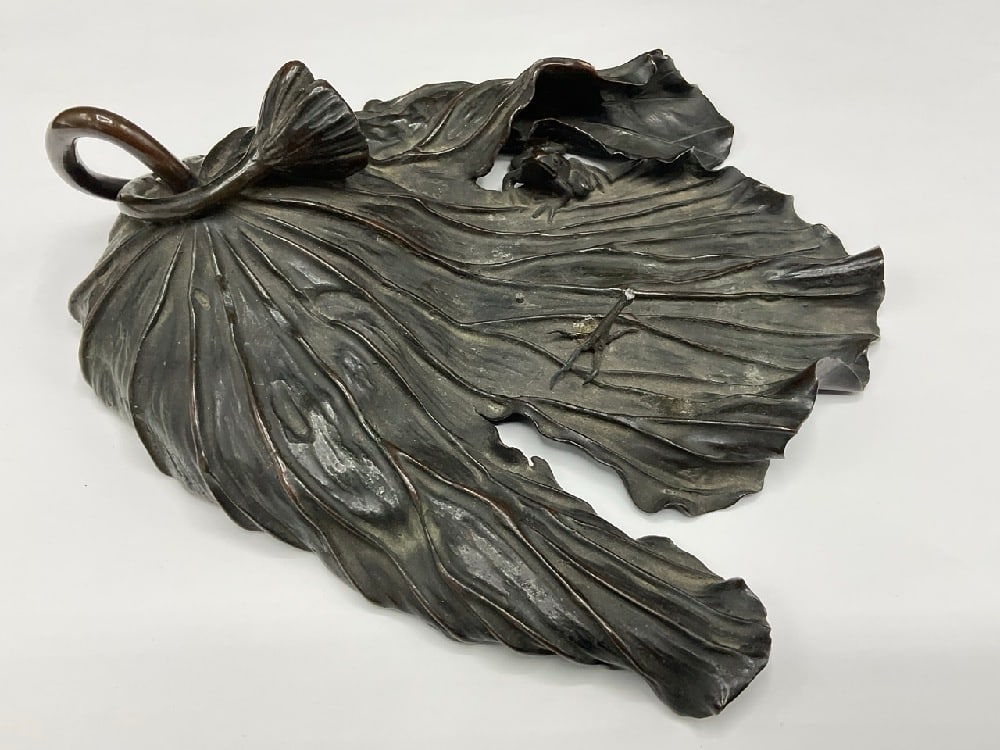 Antique Organic Bronze Leaf Sculpture Base: Antique Organic Bronze Leaf Sculpture Base, a single bird claw seen leads us to believe a bird once set on the pad. Bird was not located. Condition: Even patina. Please see photograph preview. Dimensi