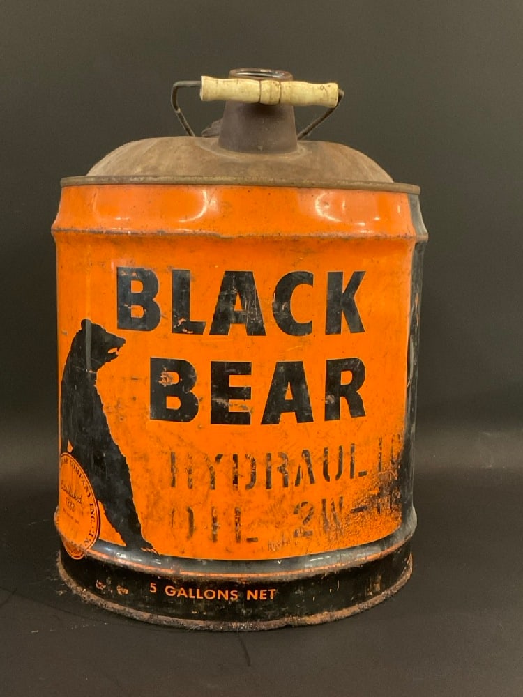 Black Bear 5 Gallon Hydraulic Oil Wire Handled Metal Pail: Black Bear 5 Gallon Hydraulic Oil Wire Handled Metal PailGood Condition, Please See Preview Photographs ( noted rust due to age)Dimensions: