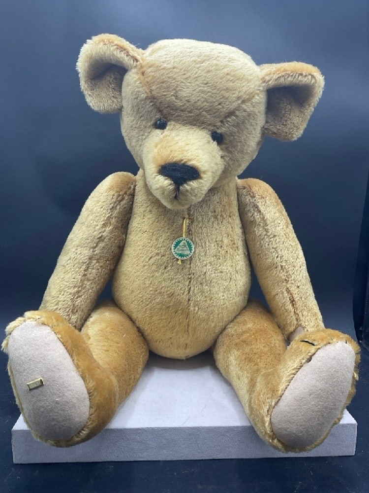 Hermann- Coburg 0853 Jointed Teddy Bear (1 of 7)