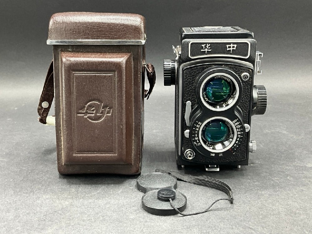 Huazhong SFJ-3 TLR Film Camera 1:3/75 SF-05003799 (1 of 8)