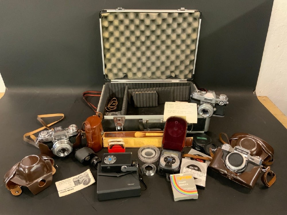 Estate Compiled Vintage Cameras Group (1 of 7)