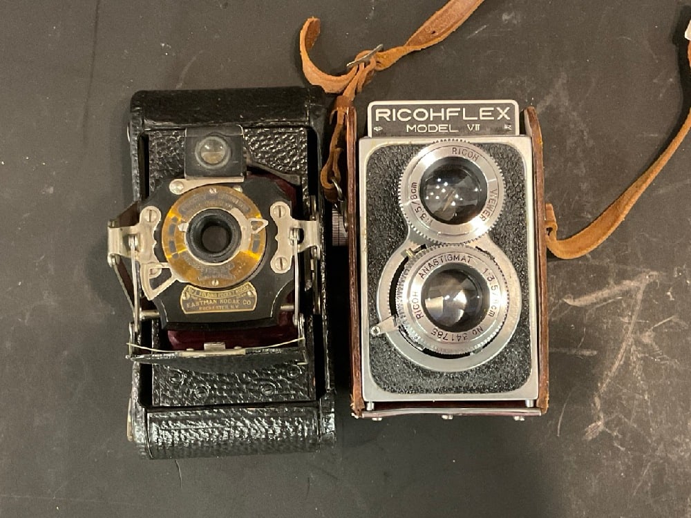 Estate Compiled Vintage Cameras - 10
