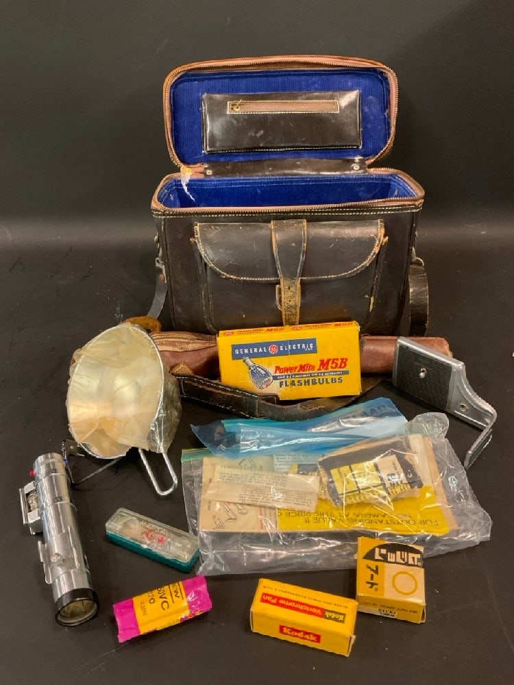 Estate Compiled Vintage Cameras - 11