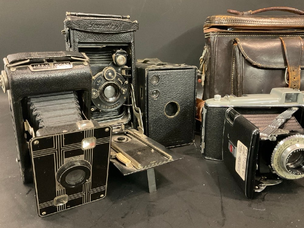 Estate Compiled Vintage Cameras - 2