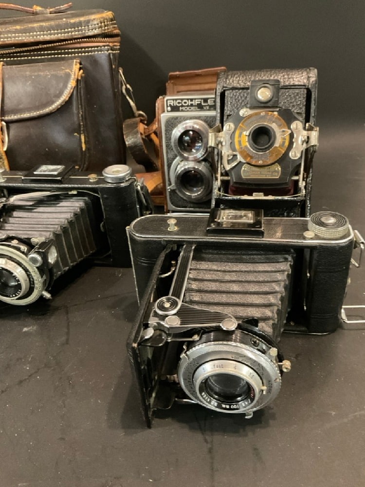 Estate Compiled Vintage Cameras - 3