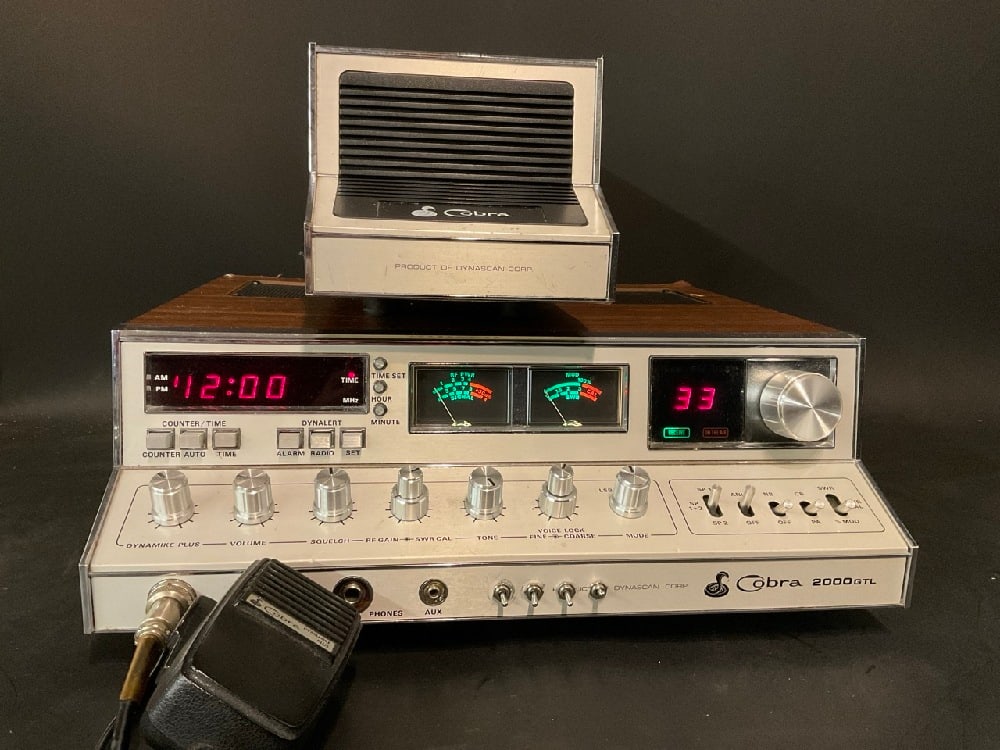 Cobra 2000 GTL CB Radio w/ Speaker (1 of 6)