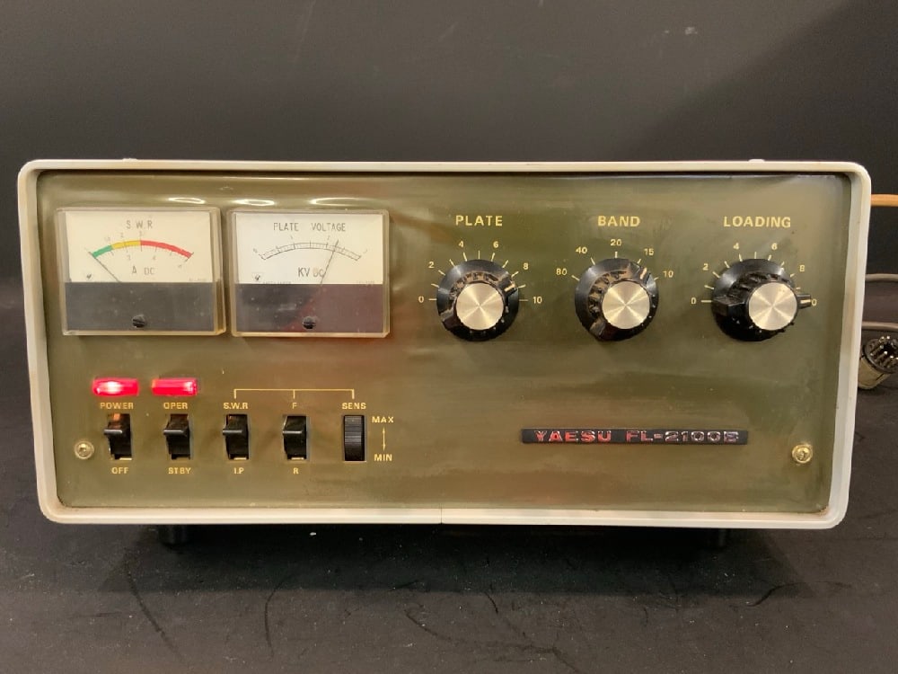 Yaesu FL-2100 B Amateur Radio Linear Amplifier (1 of 6)
