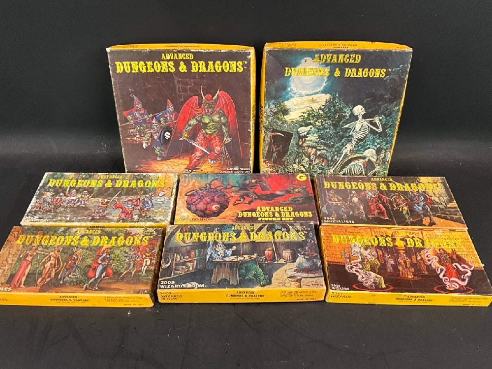 Vintage Dungeons & Dragon Game Piece Lot (1 of 8)