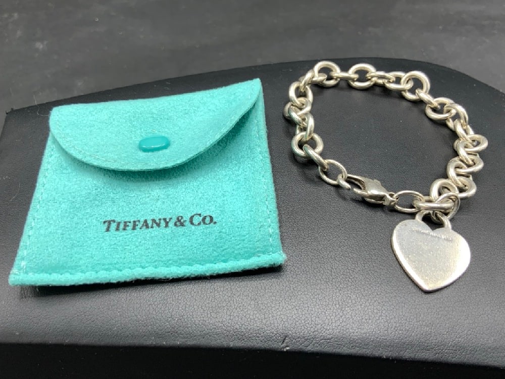 Tiffany & Co. Sterling Silver Heart Tag Bracelet: Tiffany & Co. Sterling Silver Heart Tag Bracelet .Total Weight 34 g