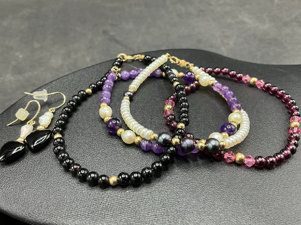 14K Gemstone Pearls, Onyx, Amethyst Bracelets and Earrings.7" length. As seen in photograph preview. (1 of 3)